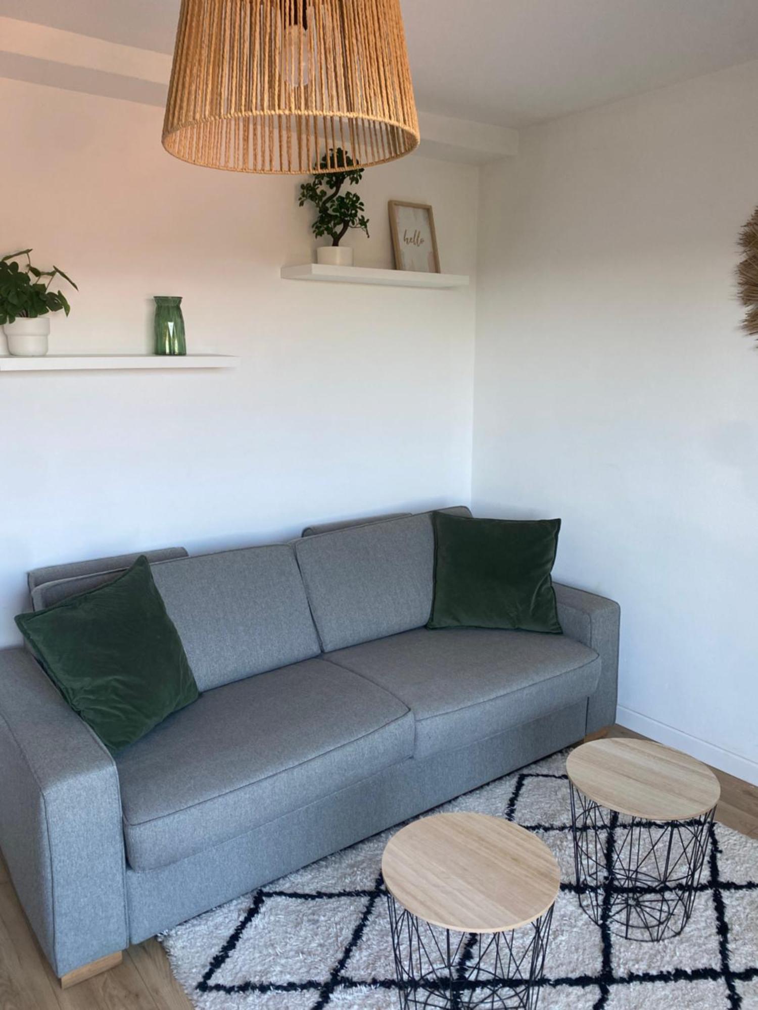 Ramonville Parking Prive Balcon Cafe